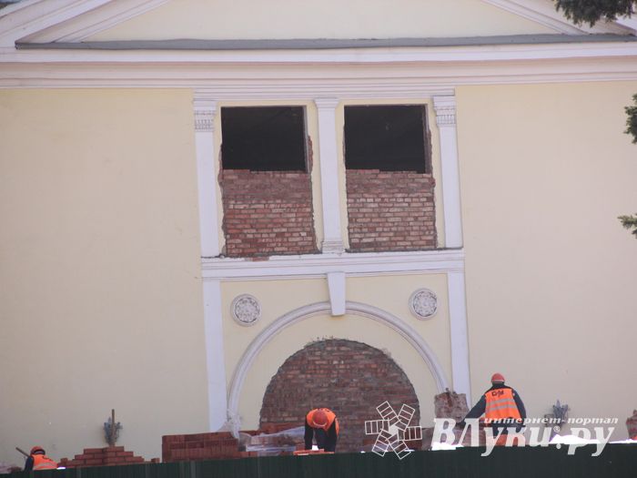 В театре не могут быть пластиковые окна... (фото)