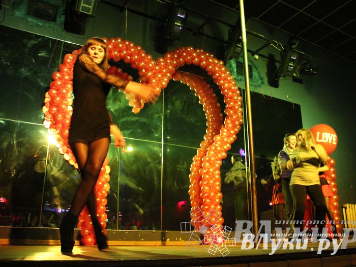 14 февраля в клубе «Хотэй» состоялось ежегодное шоу для влюбленных «Love Story»