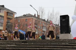 В Великих Луках состоялись проводы Широкой Масленицы — 2015