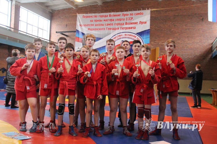 В Великих Луках прошли соревнования по самбо (ФОТО)