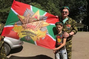 «Злёные береты» в Великих Луках отмечают 100-летие Пограничной службы (ФОТО)