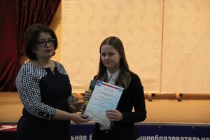 В Великих Луках наградили самых умных школьников 