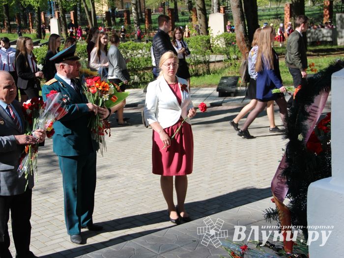 Юные великолучане почтили память бойцов Великой войны (ФОТО)