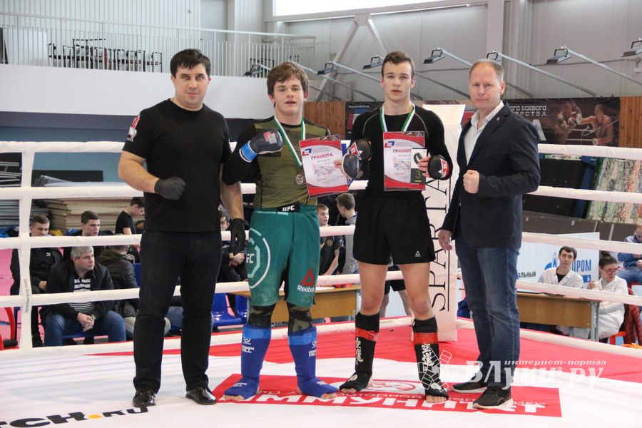 Открытый кубок по смешанному боевому единоборству ММА прошел в Великих Луках (ФОТО)