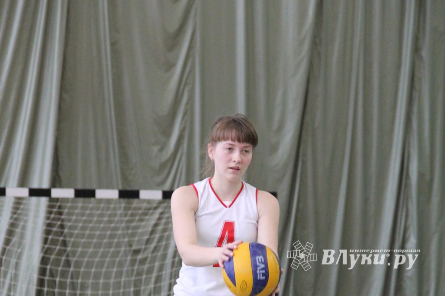 В Великих Луках прошли международные соревнования по волейболу (фото)