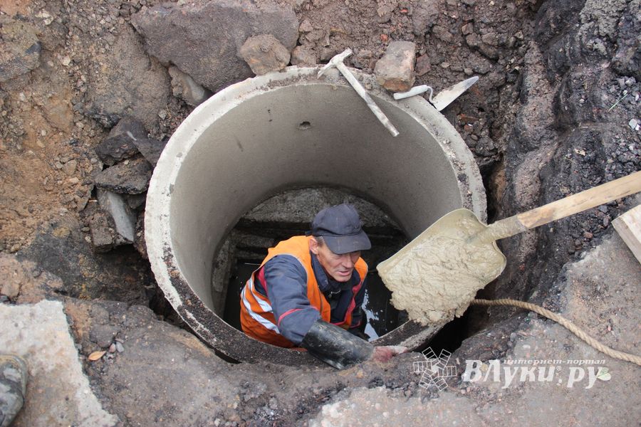 На проспекте Гагарина ремонтируют ливневую канализацию (ФОТО)
