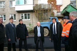 Глава администрации проследил за ходом ремонта дворовых территорий