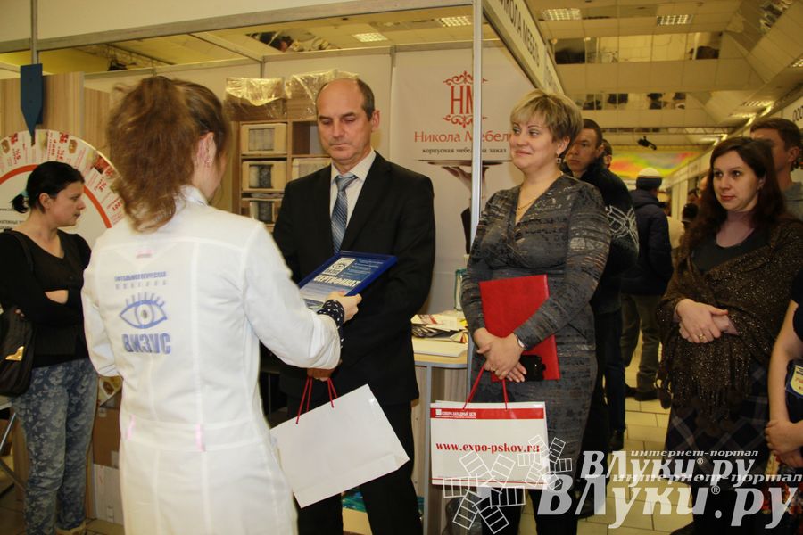 Универсальная выставка малого и среднего бизнеса открылась в Великих Луках (фото)