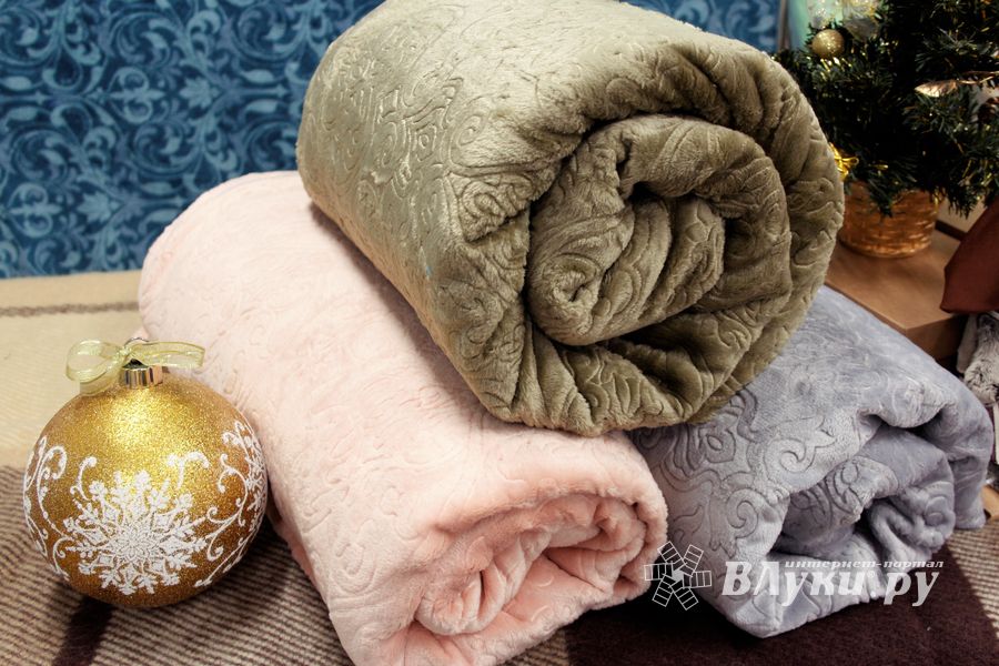 Пора покупать тёплые и яркие новогодние подарки (ФОТО)