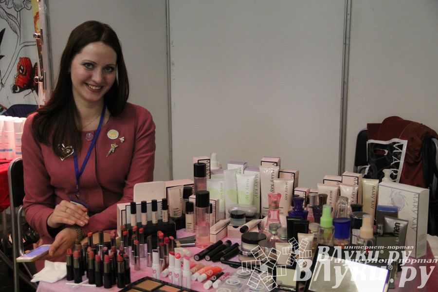 Универсальная выставка проходит в Великих Луках (фото)