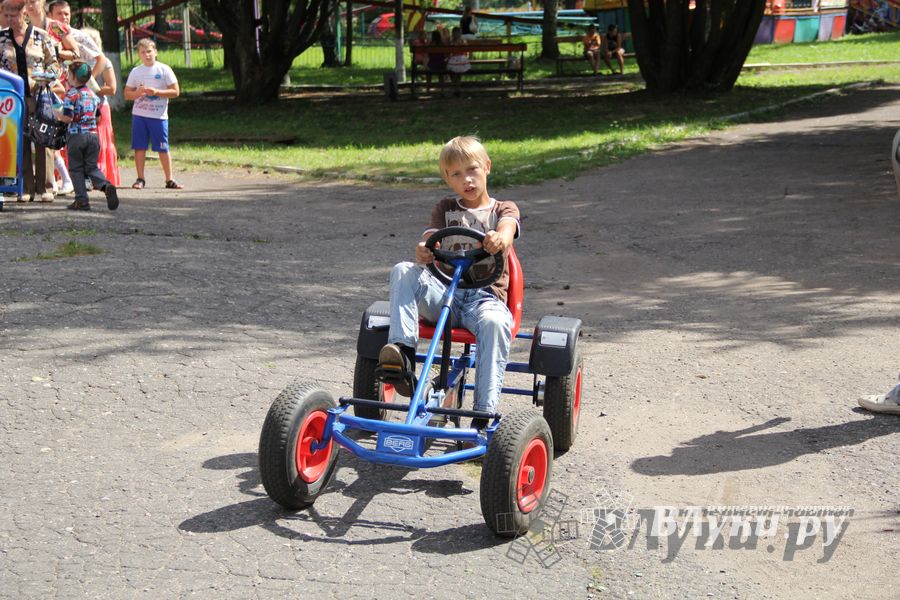​В Великих Луках сказочный «Праздник мороженого» подарил радость детям