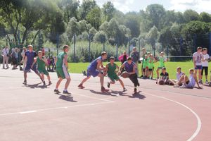 «Оранжевый мяч» в Великих Луках в День физкультурника (ФОТО)