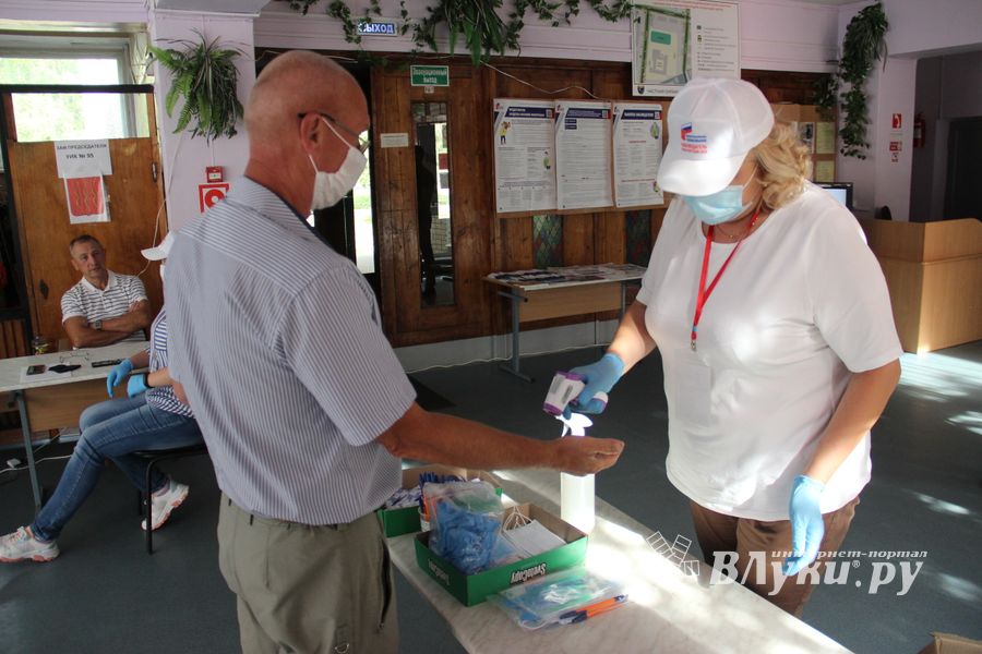 В Великих Луках проходит основной день голосования (ФОТО)