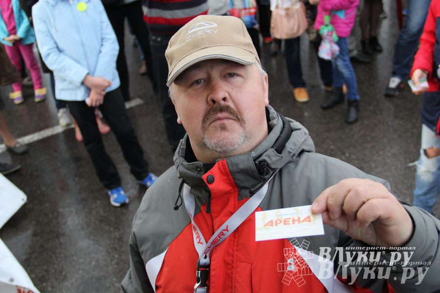 В Великих Луках прошла «Весенняя автоярмарка Великие Луки — 2015» (фото)