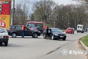 На проспекте Гагарина столкнулись BMW и Ford (ФОТО)