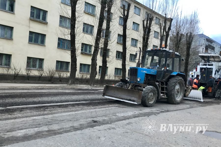 Дорожная фреза «добралась» до улиц Зверева и Некрасова (ФОТО)