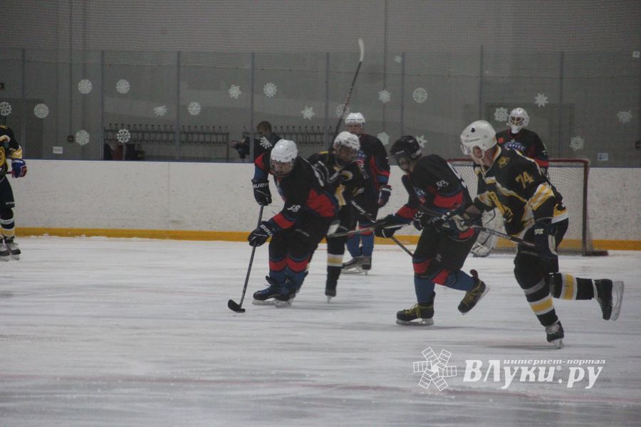 Великолучане обыграли псковских медведей в «Айсберге» (ФОТО)