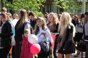 9 мая в Великих Луках. Шествие и салют