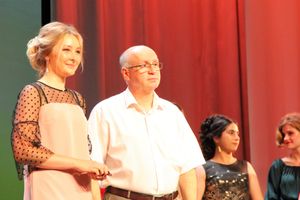 Великолукским выпускникам вручили медали «За особые успехи в учении» (ФОТО)