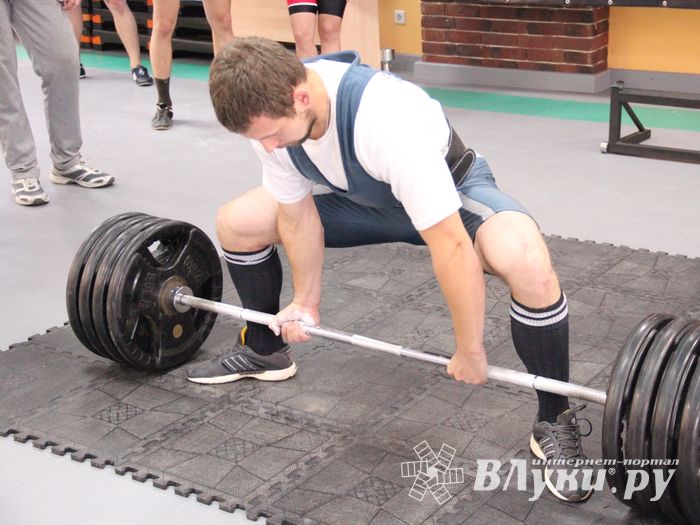 В Великих Луках прошел открытый городской турнир по пауэрлифтингу (фото)