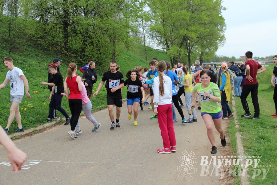 В Великих Луках прошла весенняя городская эстафета (фото)