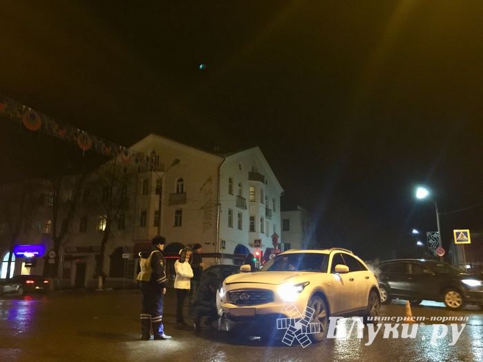 В Великих Луках произошло ДТП (ФОТО)