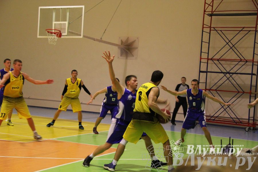В Великих Луках проходят игры Чемпионата АСБ (фото)