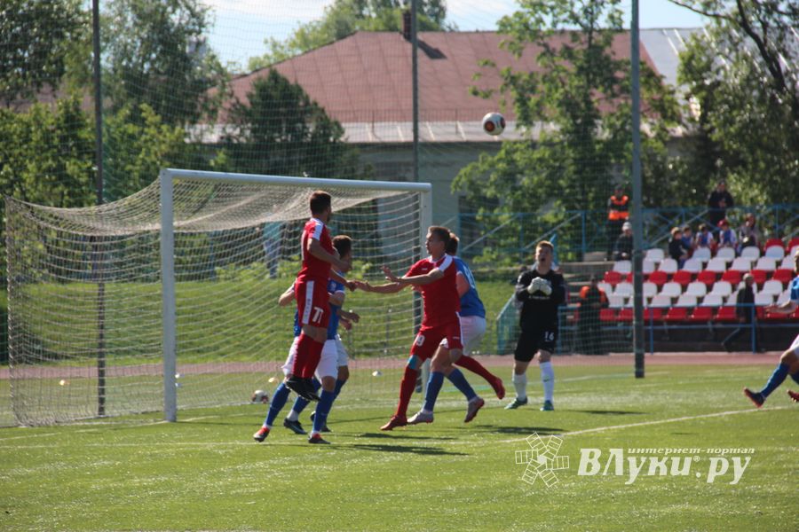 Великолучане проиграли последний домашний матч дебютного сезона (ФОТО)
