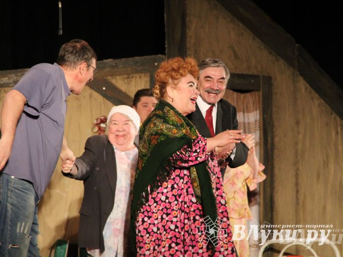 Народные артисты России выступили в Великих Луках (фото)