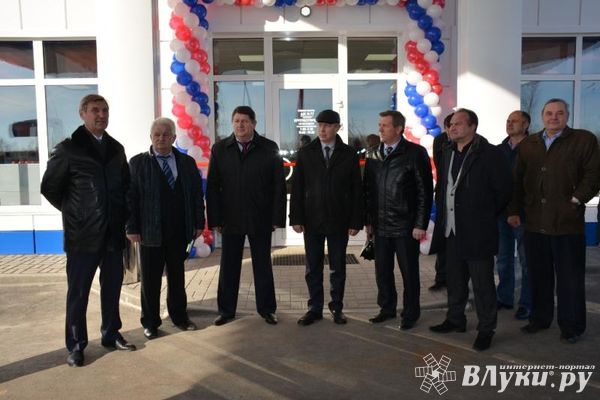 У деревни Неёлово открылась новая автозаправочная станция (фото)