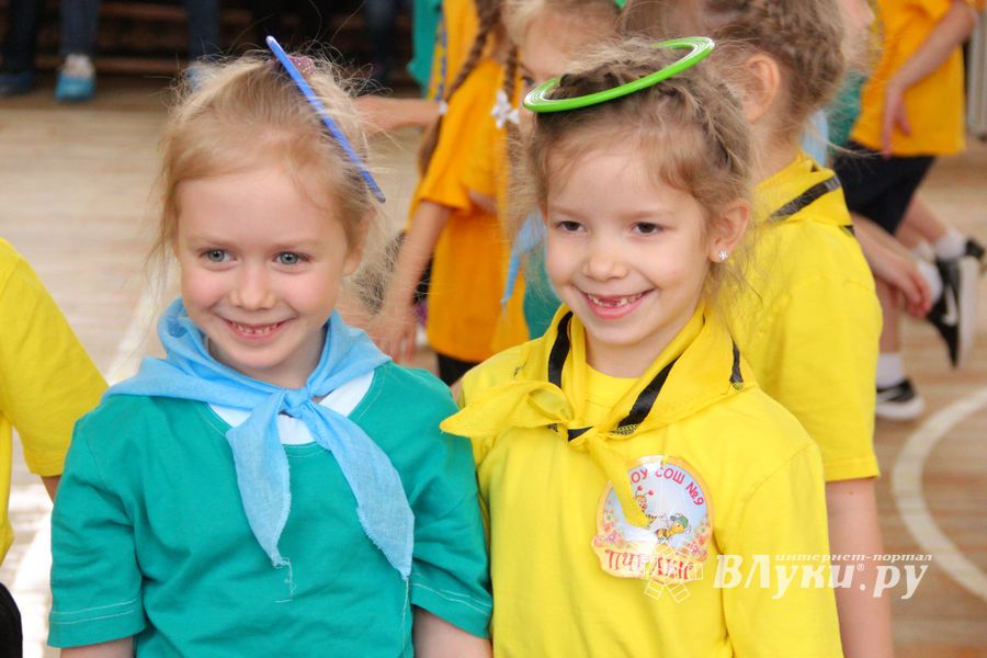 В Великих Луках проходят спортивные соревнования среди дошколят «Юные олимпионики» (ФОТО)