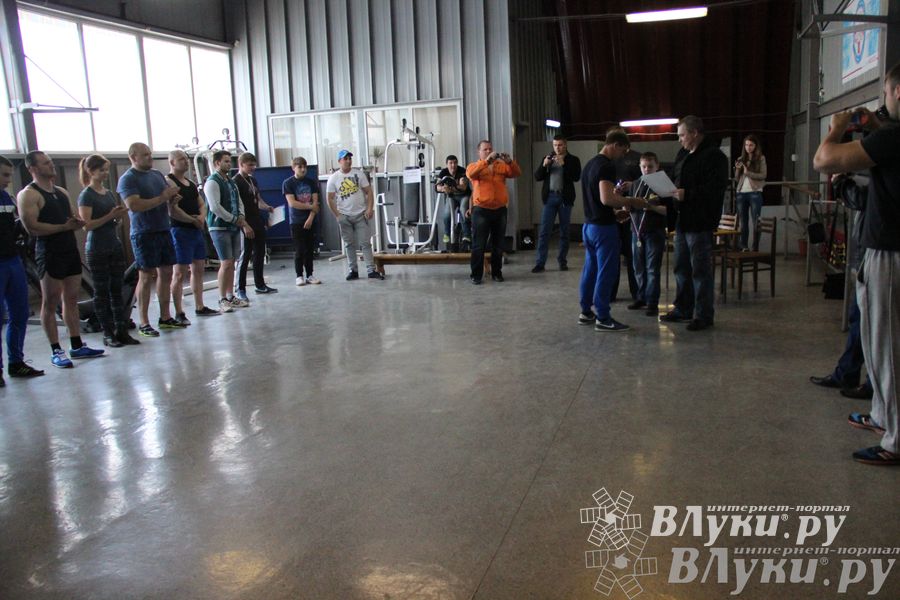Первенство по русскому жиму штанги и силе хвата прошло в Великих Луках