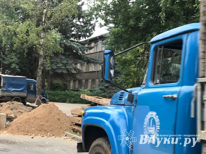 На пр. Гагарина меняют участок теплотрассы (ФОТО)