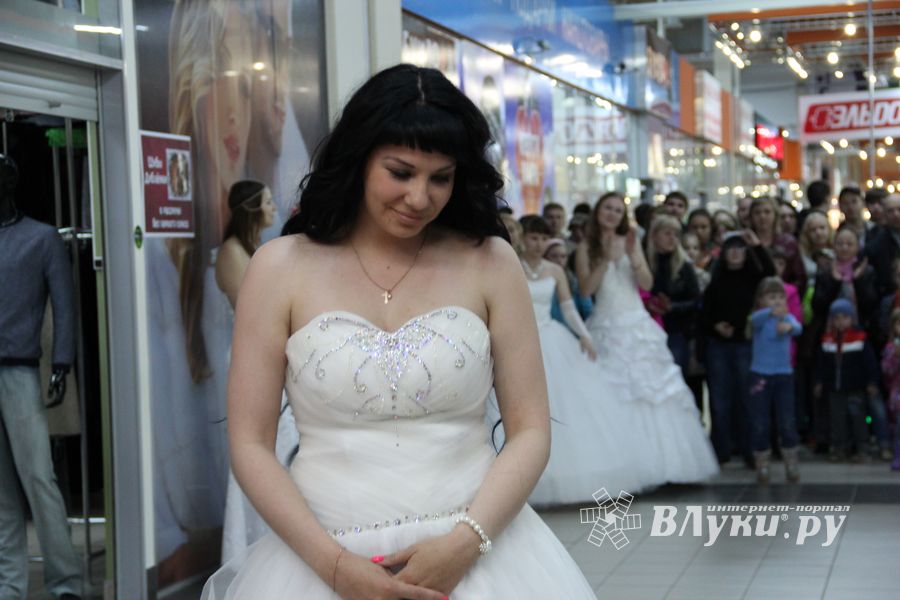В Великих Луках бегали невесты (ФОТО)