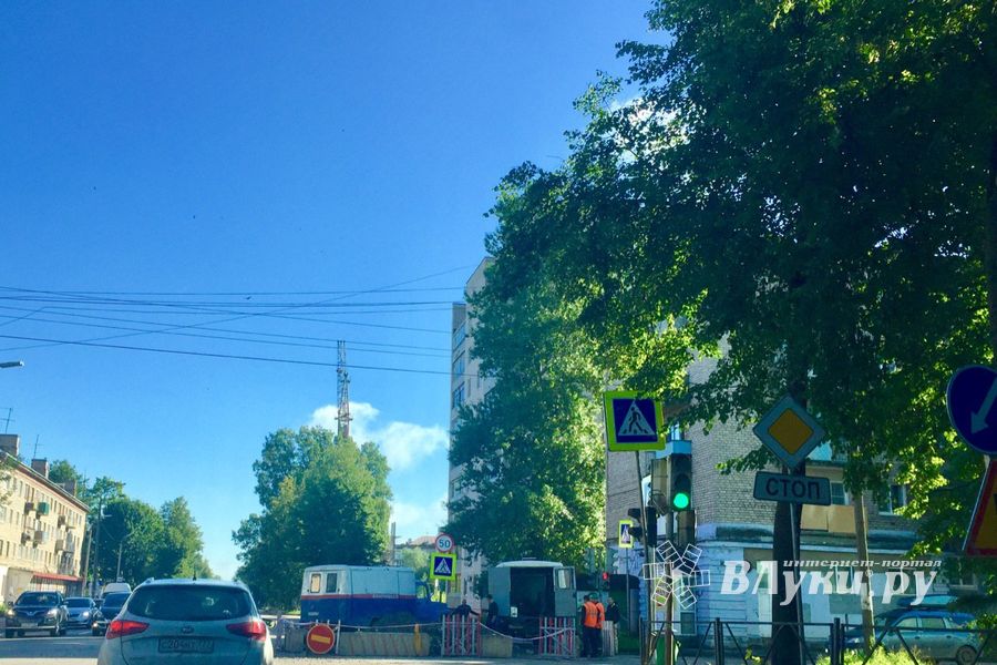 ФОТОФАКТ: В Великих Луках проводятся плановые ремонтные работы