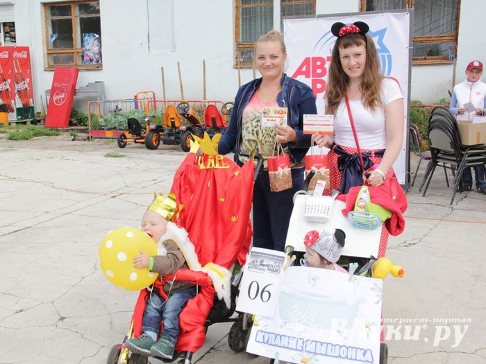 «Парад детских колясок» в День семьи, любви и верности (ФОТО)