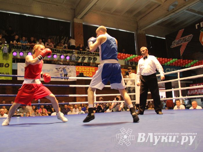 В Великих Луках состоялась матчевая встреча по боксу