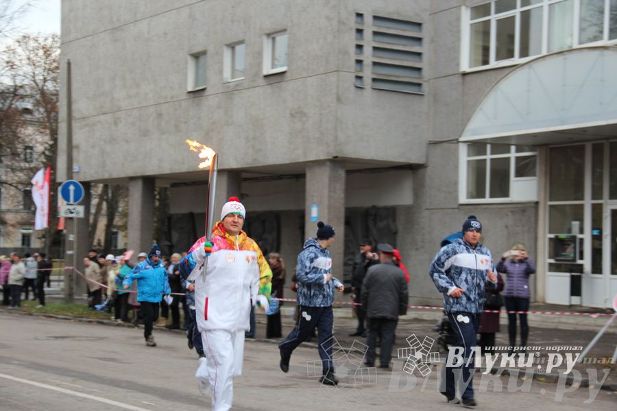 Эстафета Олимпийского огня в Изборске и Пскове