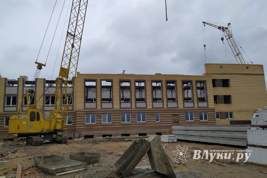 Руководству Великих Лук поручено ускорить строительство школы (ФОТО)