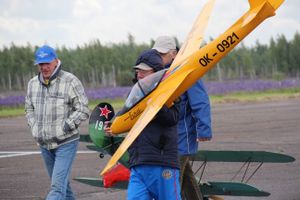 В Великих Луках проходит 7-й Фестиваль авиамодельного спорта (ФОТО)