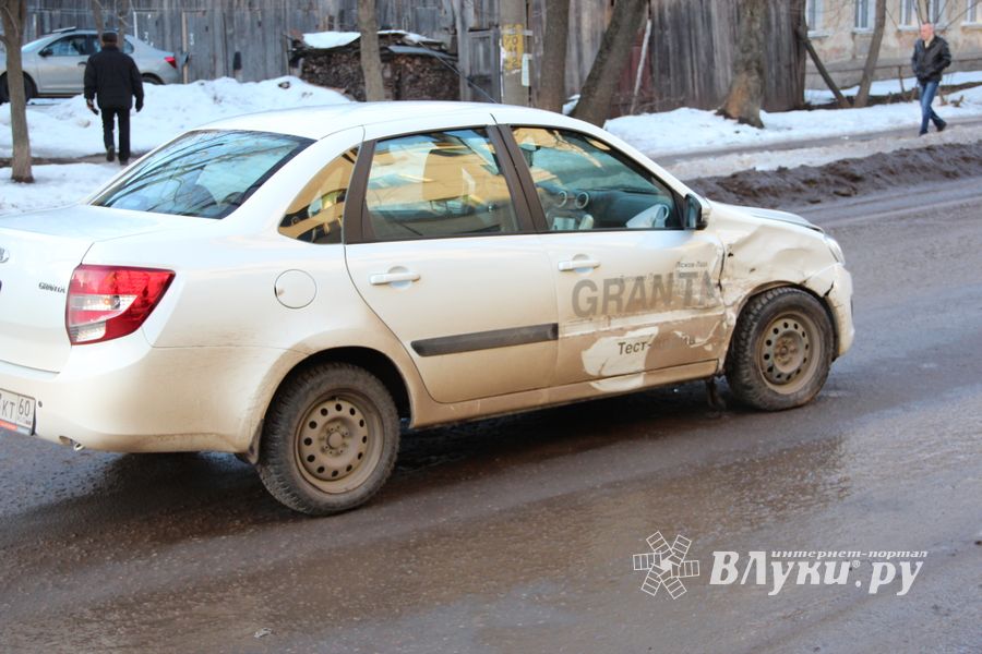 ДТП на Зверева в Великих Луках (ФОТО)
