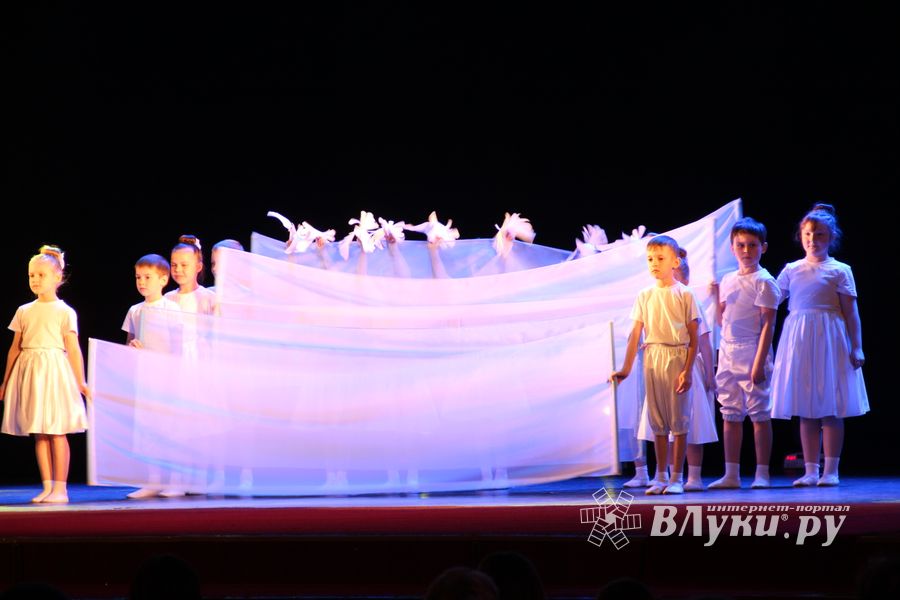 В ДК ЛК состоялся итоговый концерт фестиваля «Великолукская веснянка» (ФОТО)