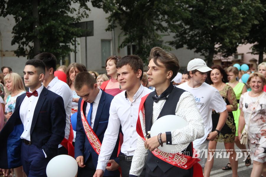 Великолукской «Бригантине» пришлось поплавать под дождём (ФОТО)