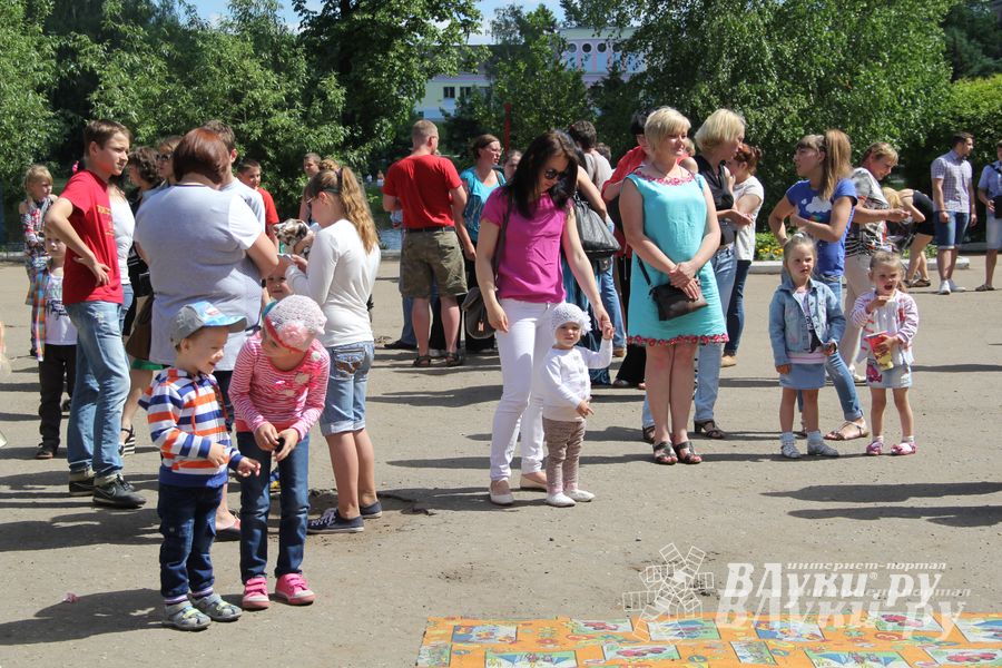 День защиты детей отпраздновали В Великих Луках (фото)