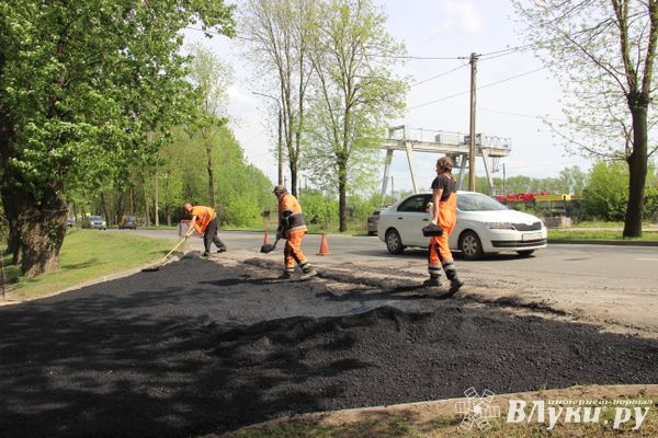 Вниманию автомобилистов-великолучан – дорожные работы (ФОТО)