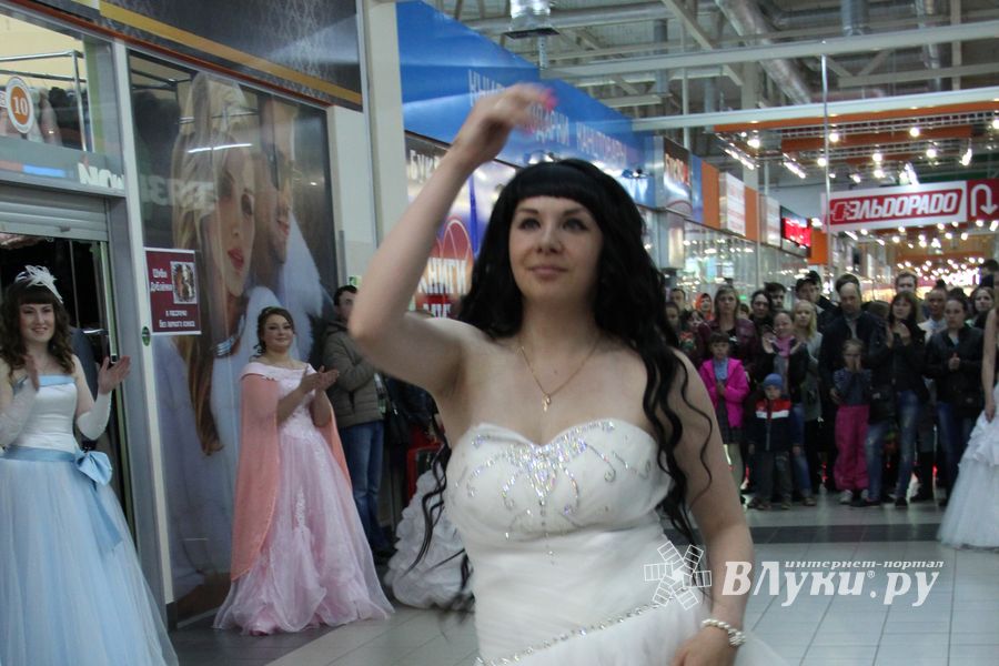 В Великих Луках бегали невесты (ФОТО)