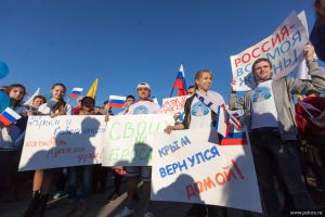 Пять тысяч жителей Пскова приняли участие в митинге по случаю воссоединения России и Крыма (фото)