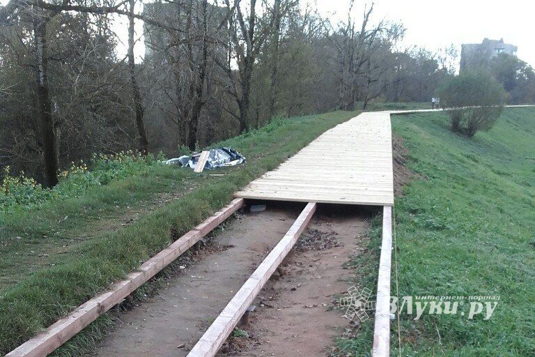 Долгожданные дорожки появились в Великолукской крепости (ФОТО)