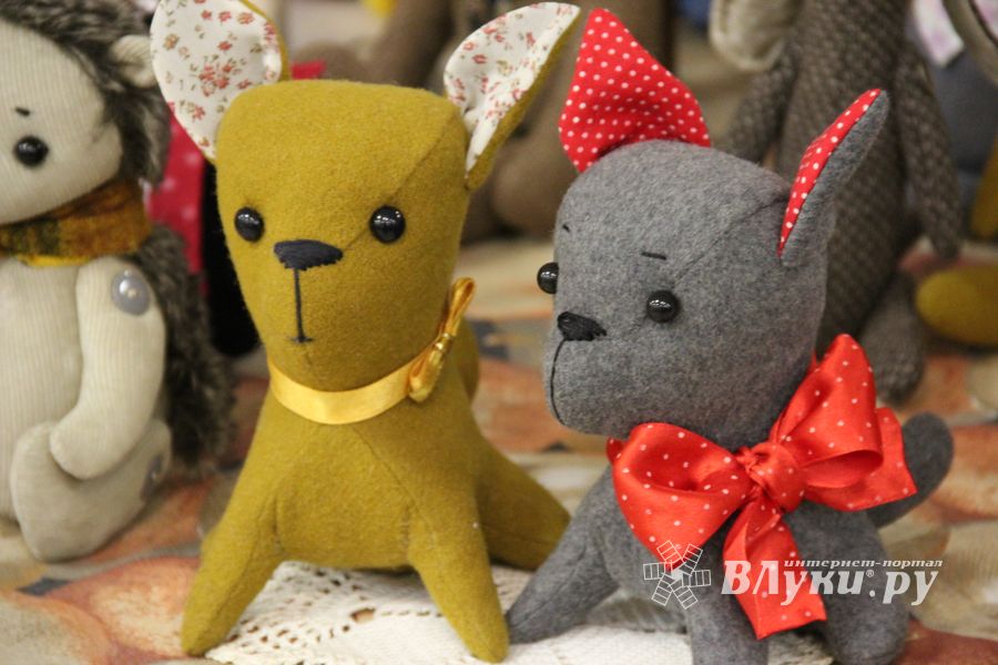 В Великих Луках открылась 8-ая Великолукская универсальная выставка (ФОТО)