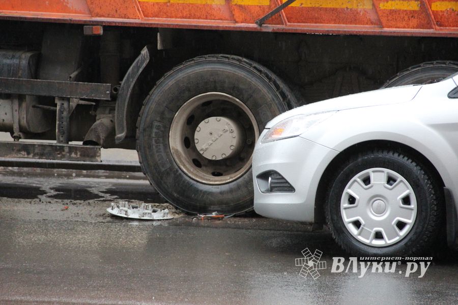 В Великих Луках произошло ДТП (ФОТО)
